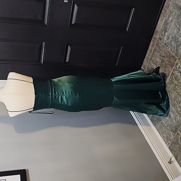 Xscape emerald green size 2 mermaid high low formal gown - Picture 2 of 4
